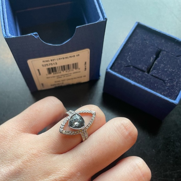💍Swarovski Crysini Ring Set (SIZE 4!!!!) ✨ - Picture 1 of 7